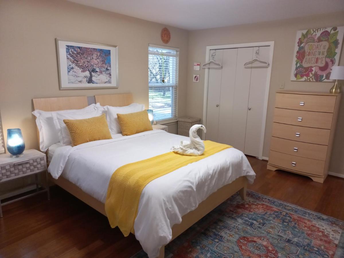 Master Bedroom With King Bed-Free-Wifi-Snack-Parkg In Relaxing Oasis San Marcos Eksteriør billede